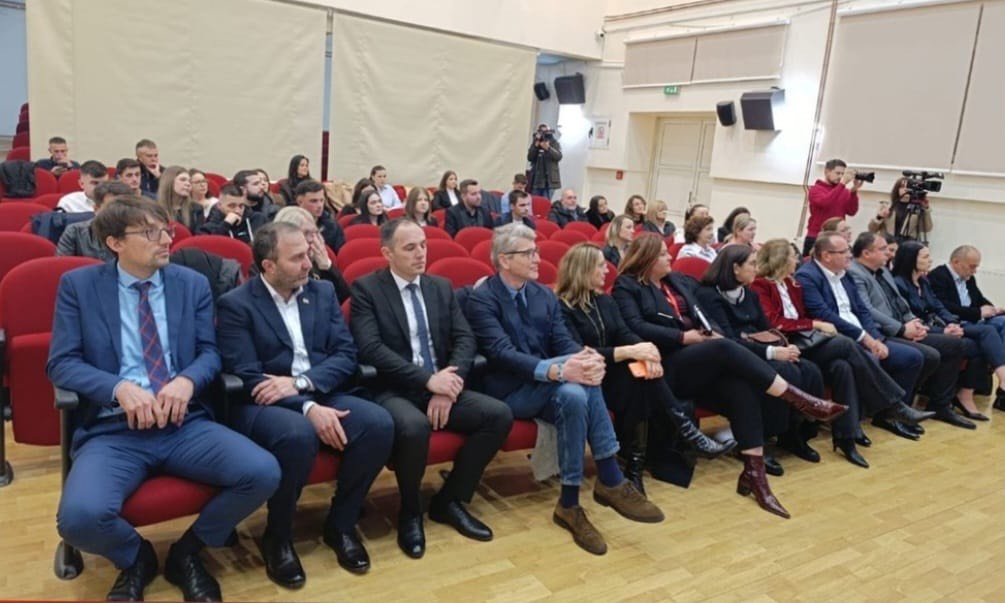 41cb4c1b 3d41 4a8e 8401 4d1ca69ba717